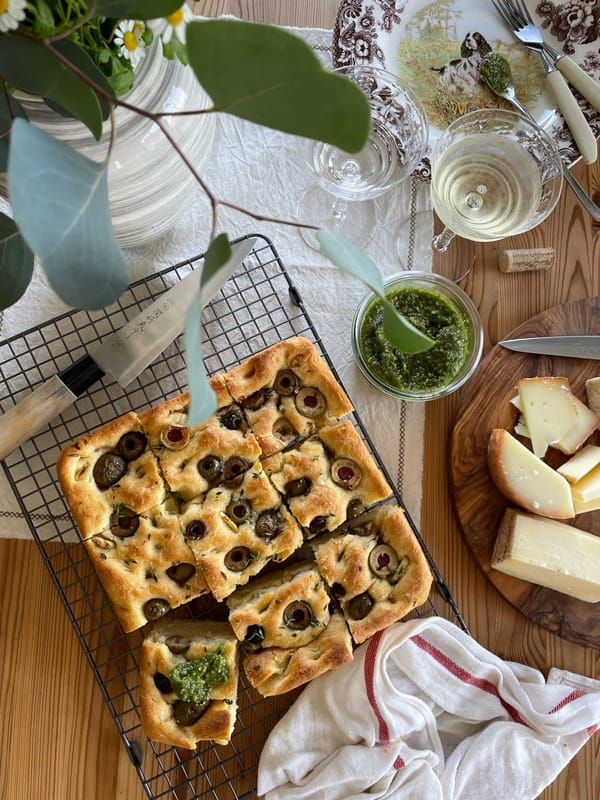 Rețeta Focaccia cu drojdie și sos pesto